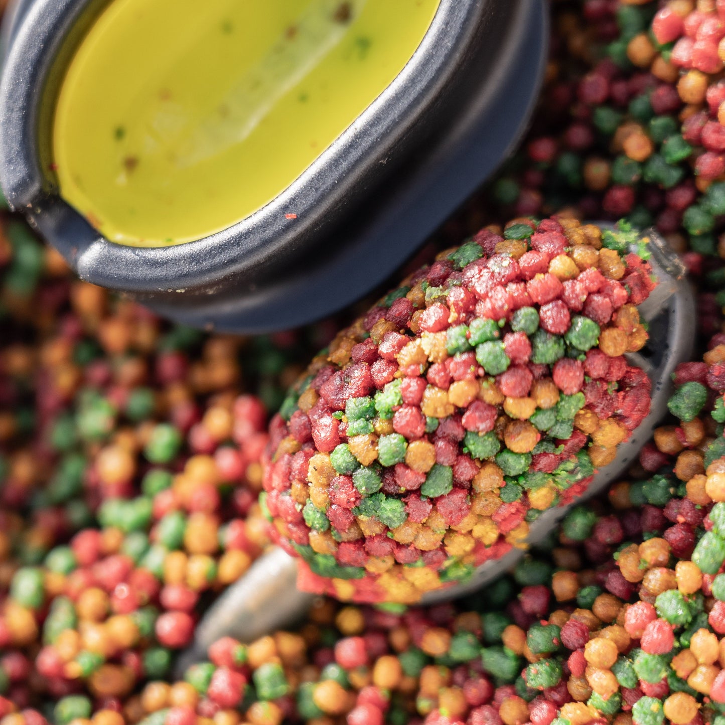 Fjuka - Squeez-Ready Coloured Method Pellets 2mm 1kg