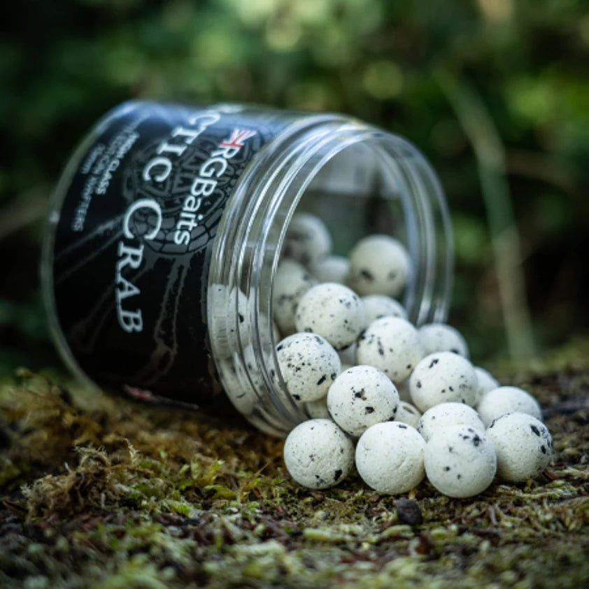 RG Baits - Arctic Crab ‘High Class’ White Edition 15mm Wafters + Booster