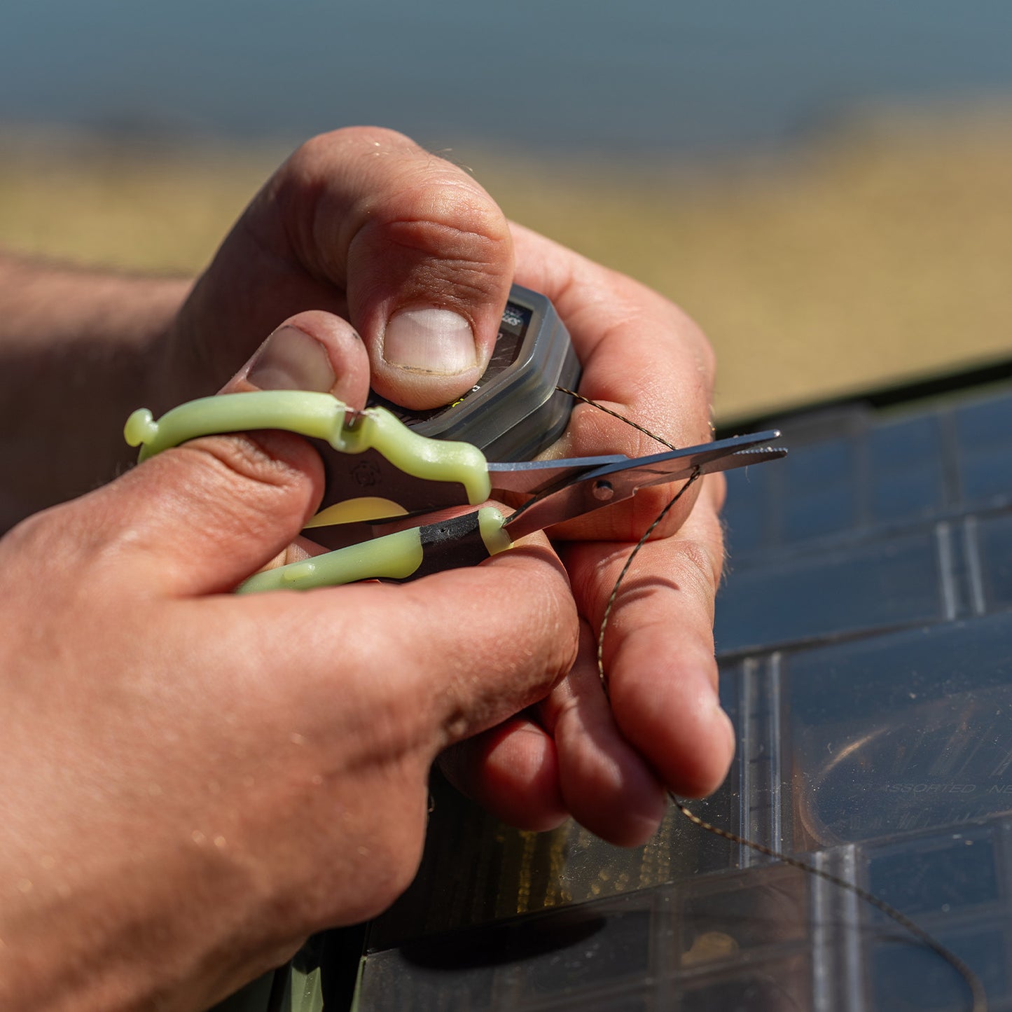 RidgeMonkey - Nite Glo Strip n Snip Scissors